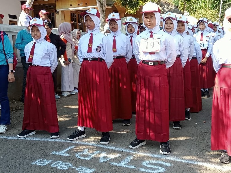 Semangat Siswa SDN 2 Alastengah dalam Lomba Gerak Jalan