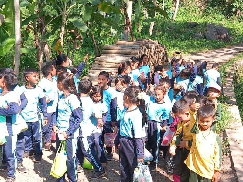 Jalan Santai dalam Rangka Kegiatan Tengah Semester (KTS) Tahun Ajaran 2025–2026